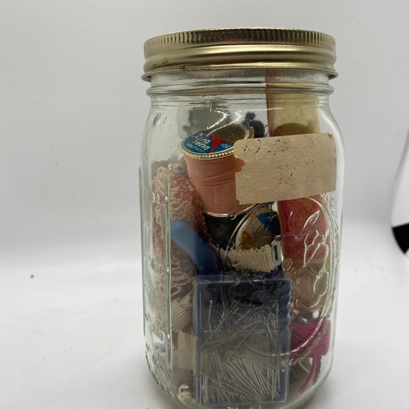 VINTAGE Lot of Sewing notions Buttons Thread Pins - Picture 3 of 4
